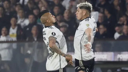 Arturo Vidal celebra con Carlos Palacios el gol de la Joya a River Plate en la ida de los cuartos de final en la Copa Libertadores.