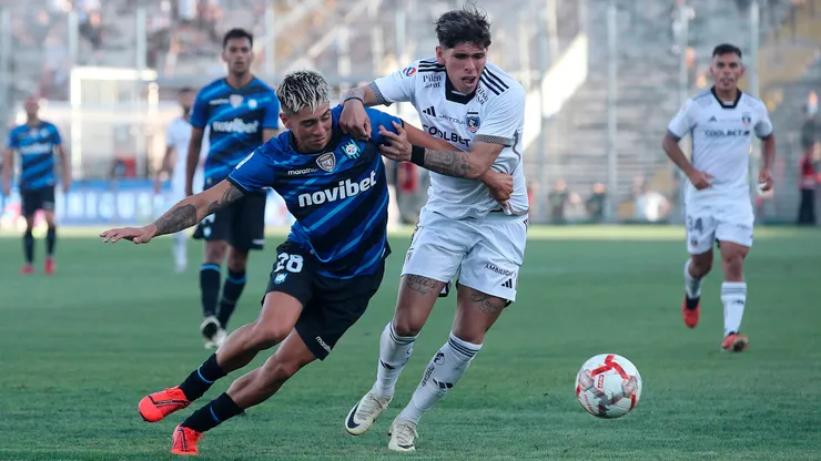 Maximiliano Gutiérrez y Carlos Palacios en el último enfrentamiento entre Huachipato y Colo Colo en el Campeonato Nacional 2024.