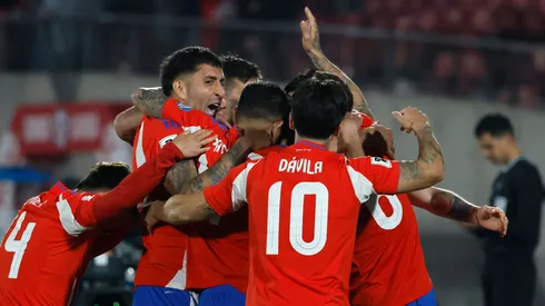Los jugadores de Chile festejan el gol de Eduardo Vargas ante Brasil, en la fecha 9 de las Eliminatorias Sudamericanas 2026.