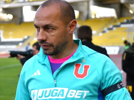 Carepato está furioso por la derrota y le pega un palo a Colo Colo