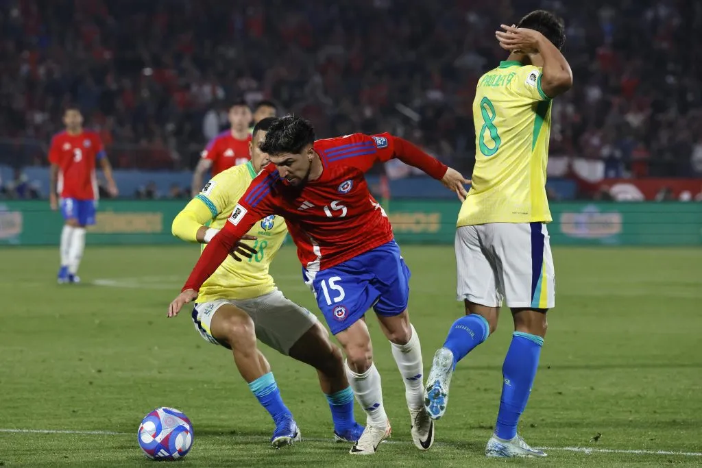 Palma reclama penal no cobrado a Chile que era expulsión para Brasil, previo al gol de la Verdeamarela.