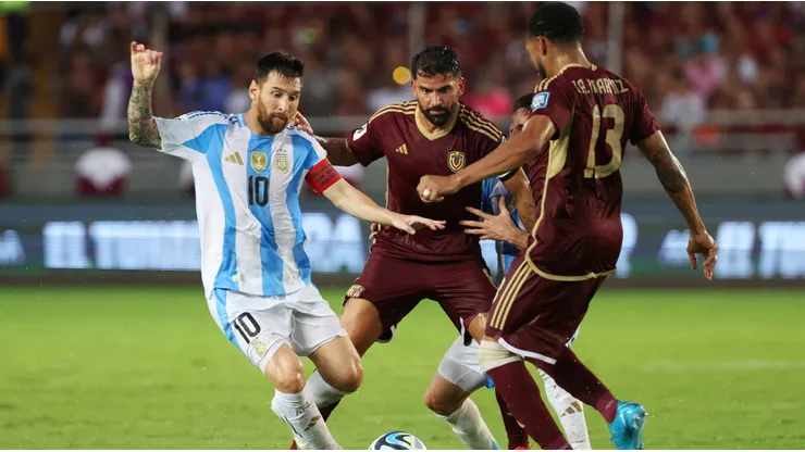 Venezuela y Argentina se enfrentaron bajo la lluvia por Eliminatorias.
