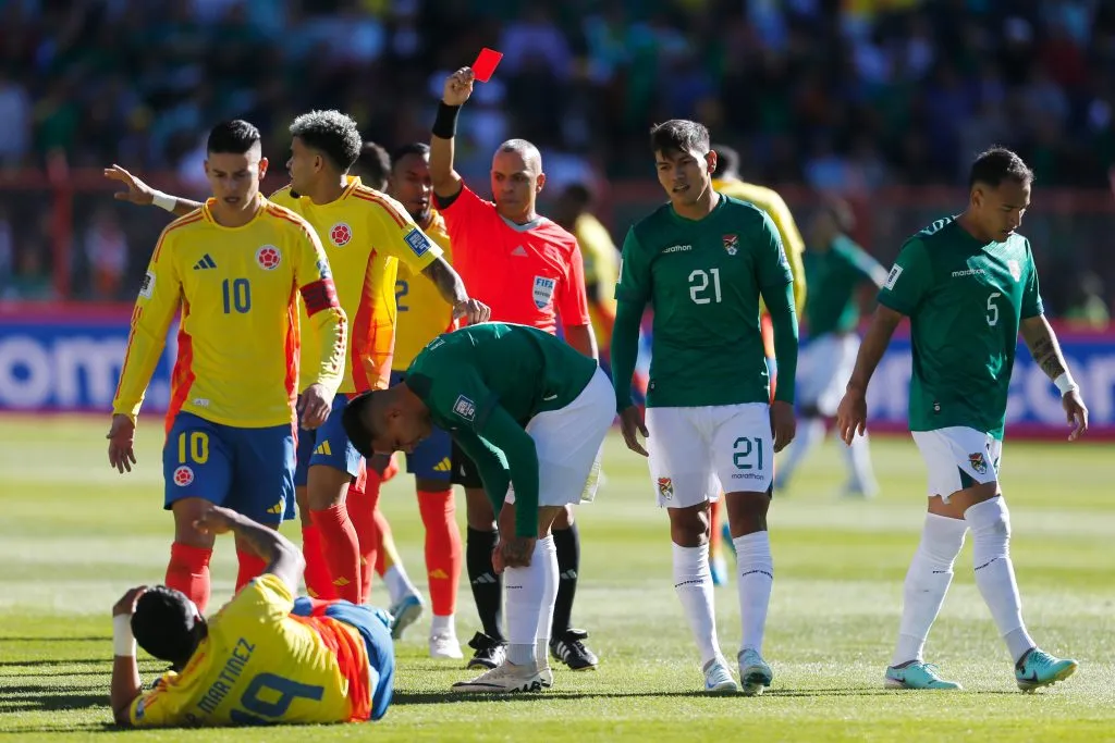Bolivia jugó gran parte del encuentro con un jugador menos.  (Photo by Gaston Brito Miserocchi/Getty Images)