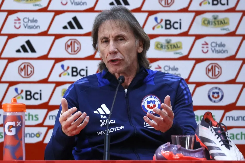 Desesperanza de Manoel y palos a Gareca.