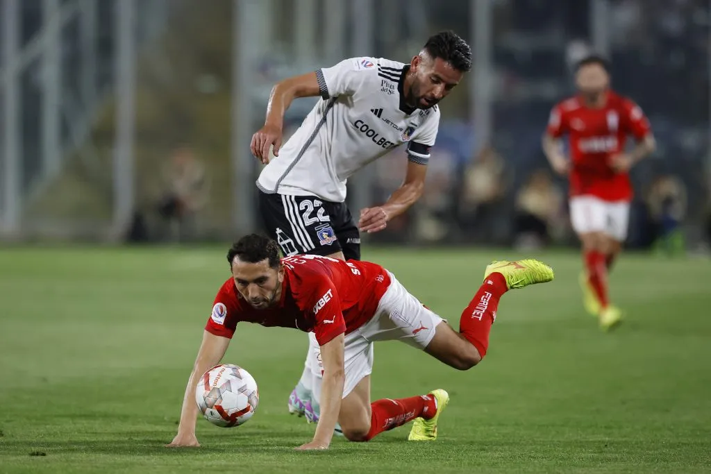 Mauricio Isla podría jugar de delantero ante Huachipato. Foto: Pepe Alvujar/Photosport