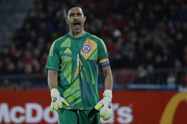 Claudio Bravo no le ha confirmado a la ANFP presencia en el homenaje que le prepararon