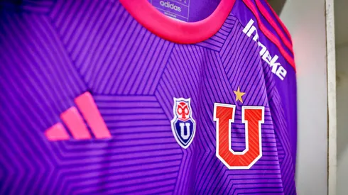La U jugará esta tarde con su nueva camiseta morada.