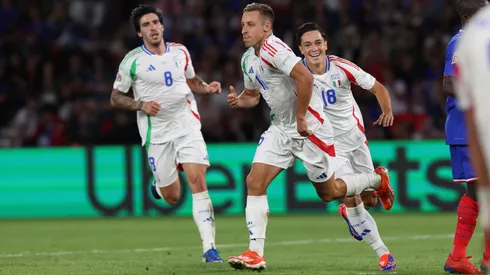 Davide Frattesi festeja su gol contra Francia, en la fecha 1 de la UEFA Nations League 2024/25.