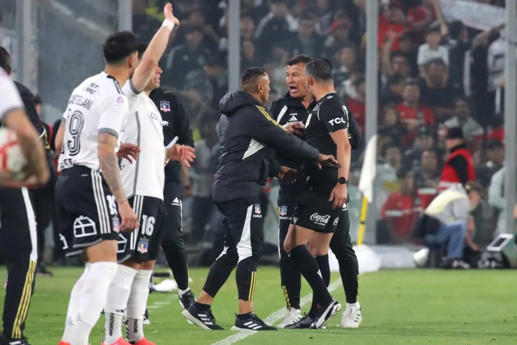 Jorge Almirón conoció su castigo tras ser expulsado en Colo Colo | Photosport