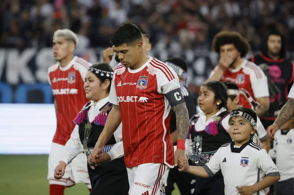 Juan Lara acusa a Pavez y otros jugadores de Colo Colo por los calcetines.