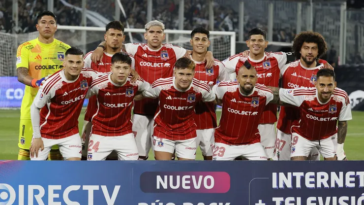 Colo Colo estrenó nueva camiseta y el árbitro reclama que jugadores ocuparon otros colores entre las calcetas.