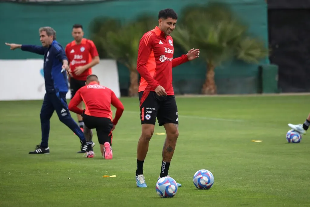 Guillermo Maripán es el nuevo capitán de la Roja. Foto: Javier Salvo/Photosport