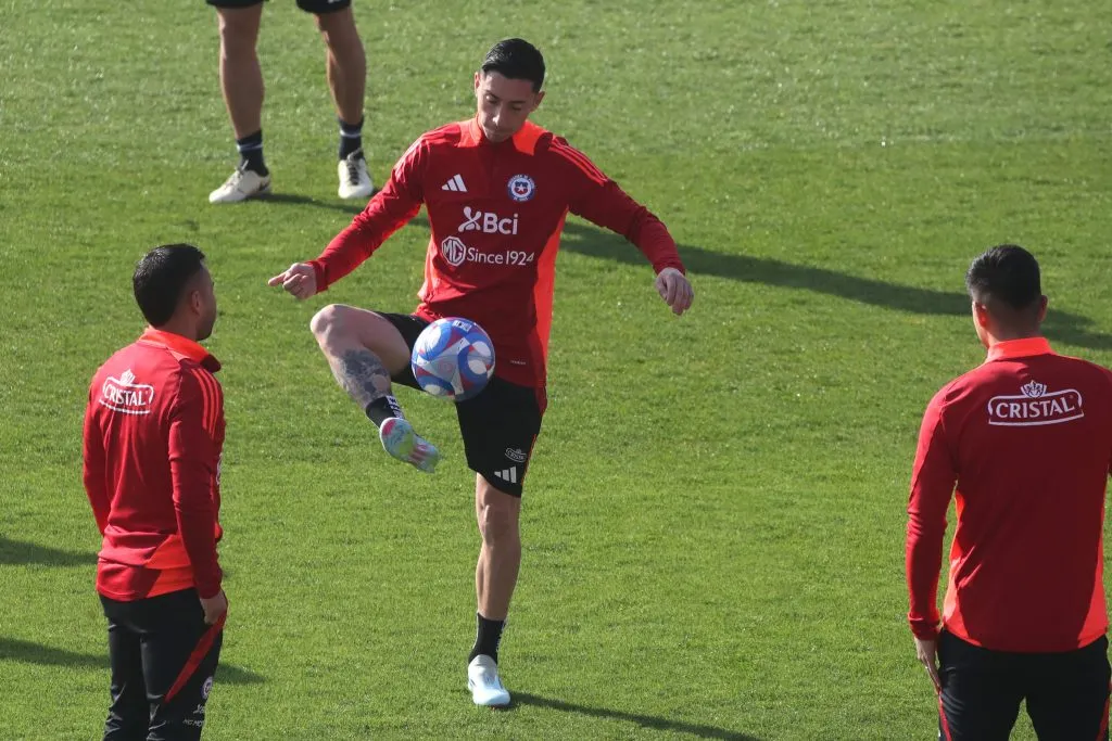 Echeverría vuelve a ser titular para Gareca en la Roja
