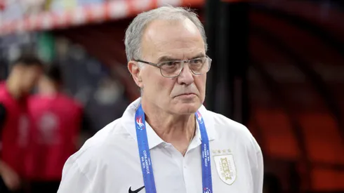 Bielsa es cuestionado en Uruguay.