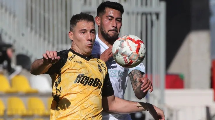 Jonatan Bauman y Emmanuel Ojeda en el último Coquimbo Unido vs Universidad de Chile por el Campeonato Nacional, disputado en el Estadio Francisco Sánchez Rumoroso.