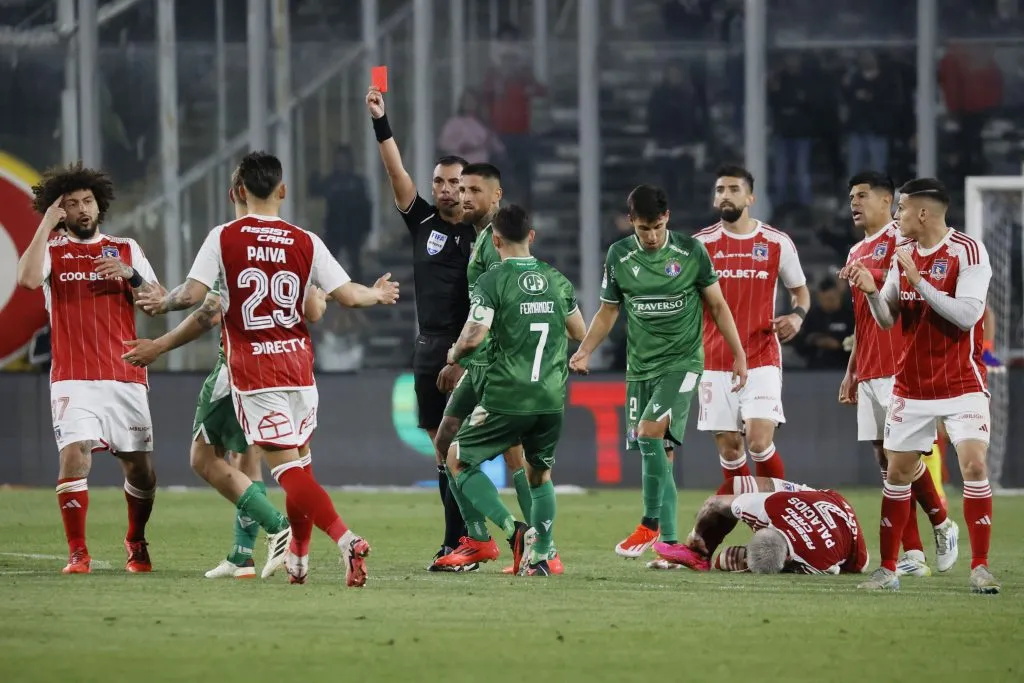 Las polémicas del partido de Colo Colo siguen dando que hablar. Foto: Dragomir Yankovic/Photosport