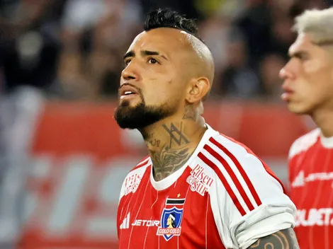 Vidal con celular en mano enciende todo en la Roja