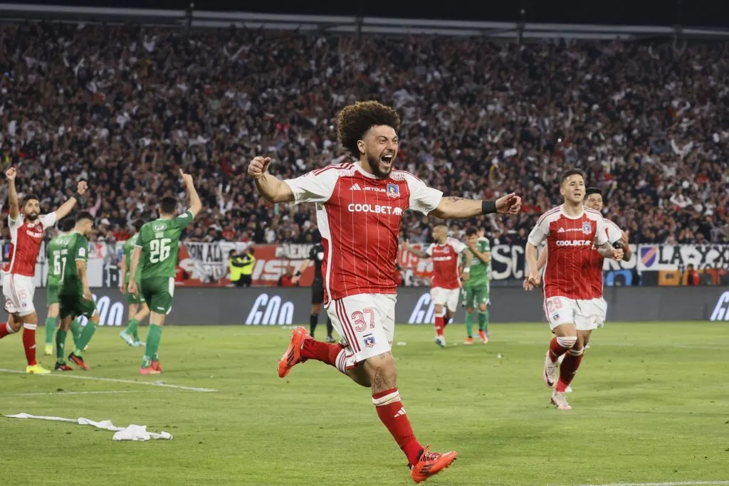 Falcón celebra el gol de Colo Colo ante Audax (Photosport)