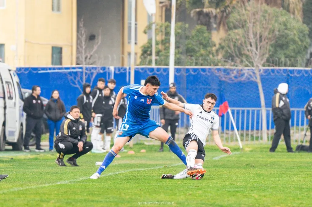 Marco Oroná en acción ante Colo Colo. (Foto: Emisora Bullanguera).