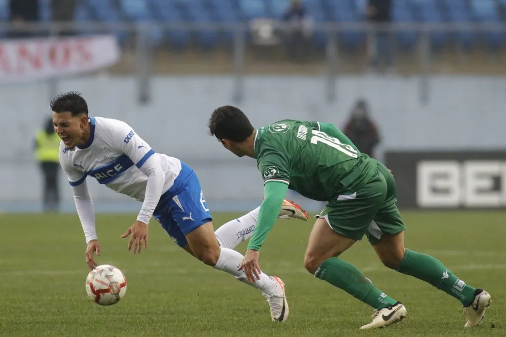 Jader Gentil ante Audax en su debut por la Católica. (Jorge Loyola/Photosport).