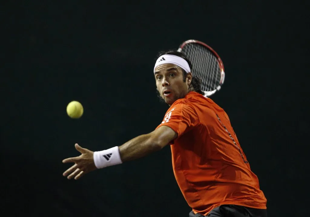 Fernando González a punto de pegar un drive. Foto: Imago