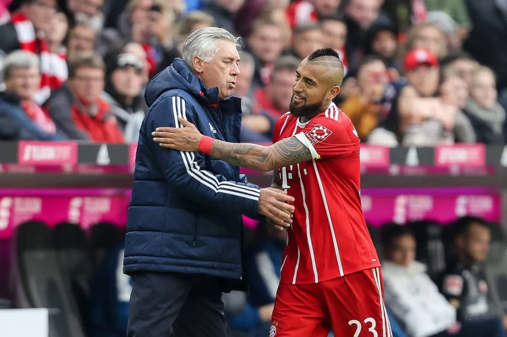 Carlo Ancelotti y Arturo Vidal en el Gigante de Bavaria. (Foto: Imago).