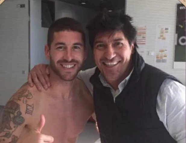 Sergio Ramos junto a Iván Zamorano.