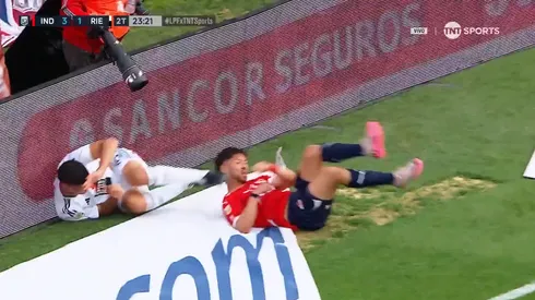 Roja: patada en la cara a Felipe Loyola.