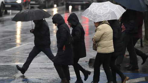 Anuncian el regreso de las lluvias a Santiago.