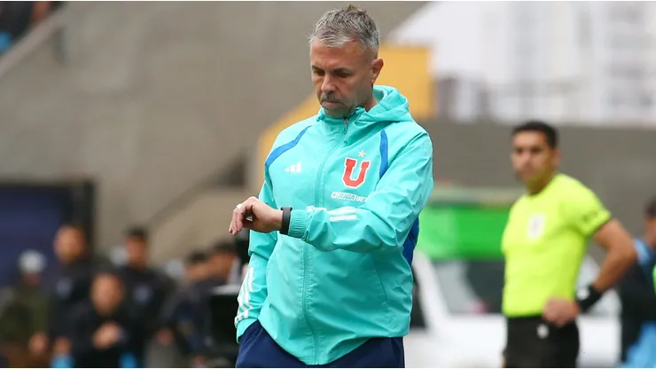 Gustavo Álvarez perderá seis jugadores en la U para Copa Chile.