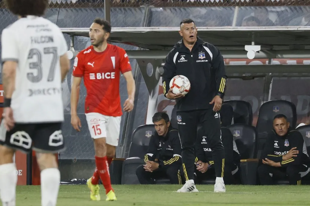 Almirón se complica sólo y enredó a Colo Colo para la recta final de la lucha por el título.