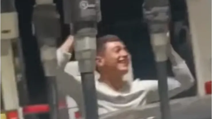 Cristián Zavala vivió un momento muy feliz en plena recarga de combustible.