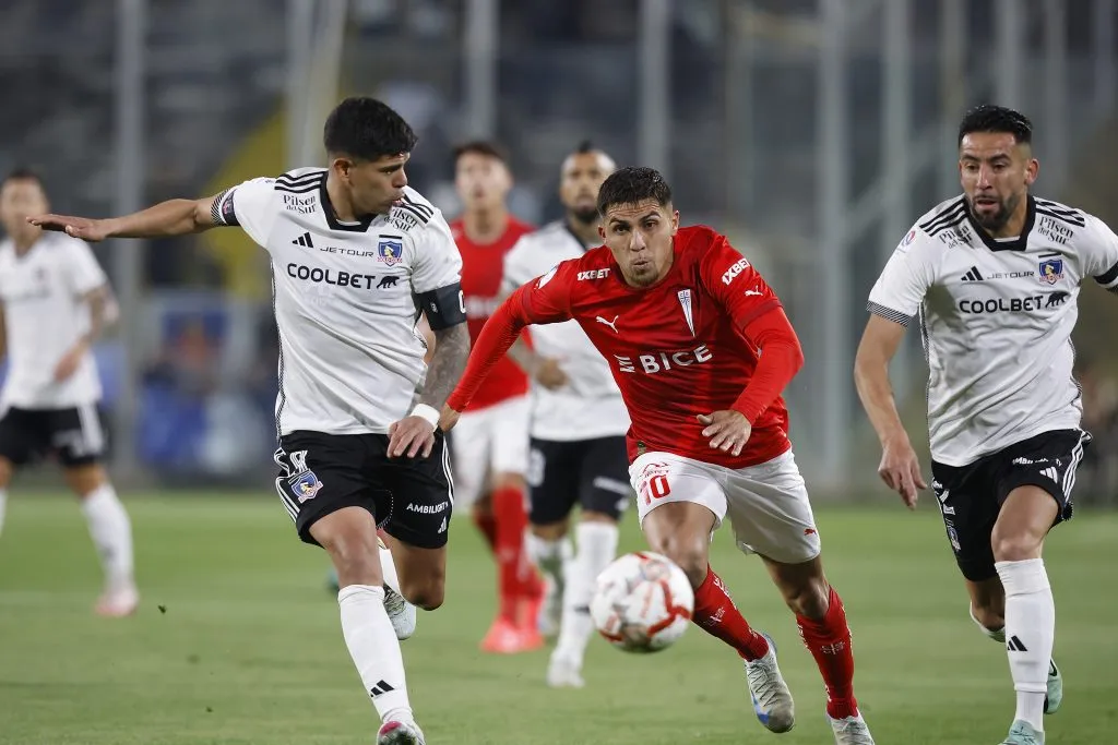 Colo Colo le ganó a Católica y quiere el título, pero pierde a su capitán en dos partidos claves: va a la Roja | Photosport
