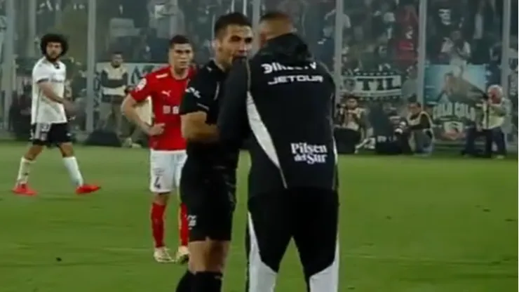 Almirón mandó a ofrecer disculpas para el árbitro y sus colaboradores en el clásico.