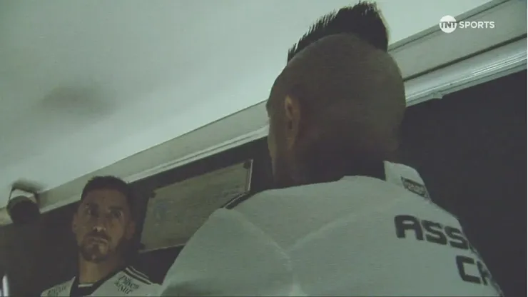 Vidal le dio un par de indicaciones a Correa.