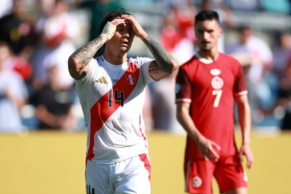 Gianluca Lapadula no podrá estar para los duelos de Perú ante Uruguay y Brasil. | Foto: Getty Images.