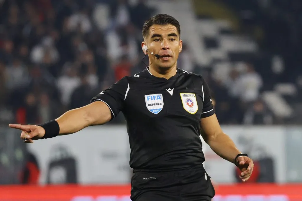 José Cabero estará a cargo del clásico entre Colo Colo y U. Católica | Photosport