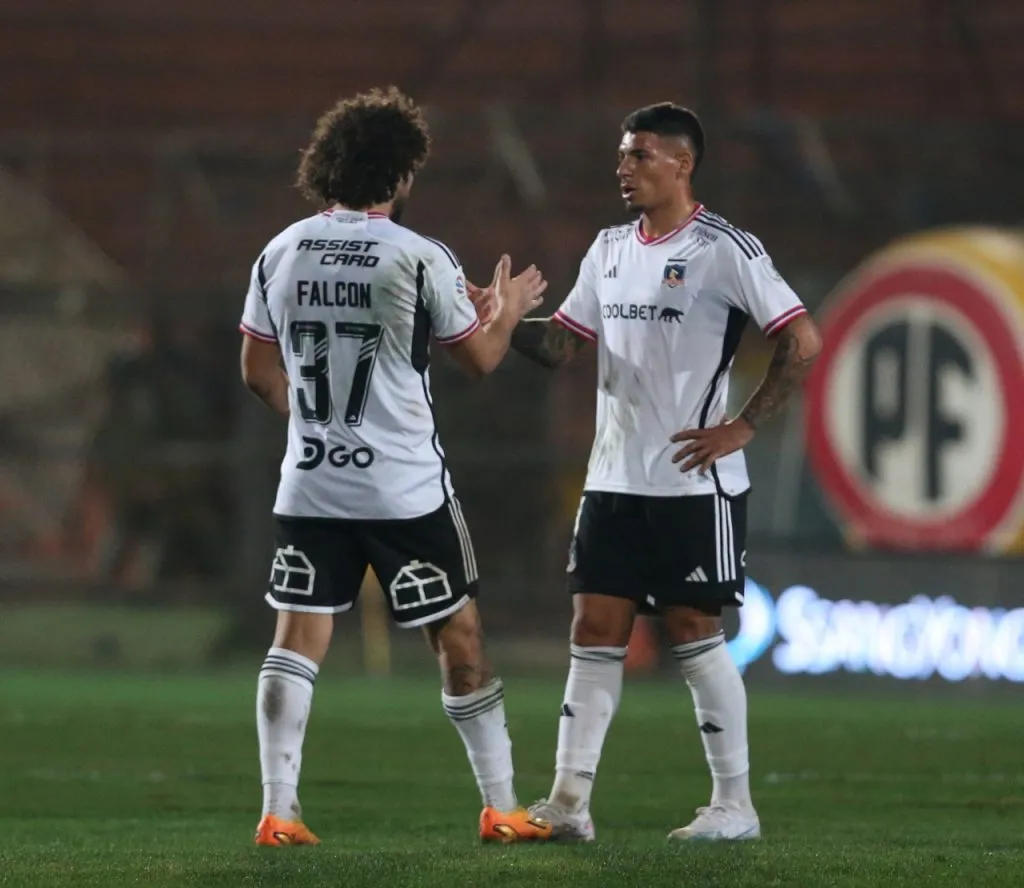 Maximiliano Falcón y Alan Saldivia, titulares en Colo Colo ante la Católica (Photosport)