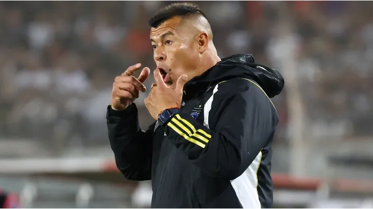 Jorge Almirón deberá estar muy atento en el Clásico entre Colo Colo y la UC.