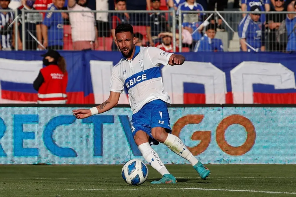 Mauricio Isla se reencuentra con la UC a 500 días de su polémica salida (Photosport)