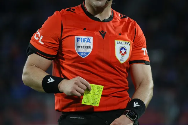 Los árbitros preparan su huelga para la próxima semana. Foto: Dragomir Yankovic/Photosport