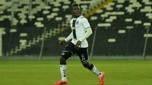 Mou Jadama en acción por Colo Colo ante Huachipato, uno de los dos partidos que jugó como albo.