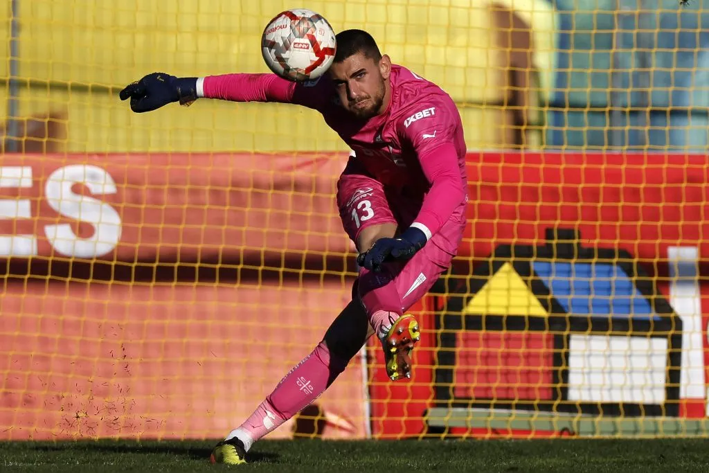 Thomas Gillier en acción por la UC.  Andres Pina/Photosport