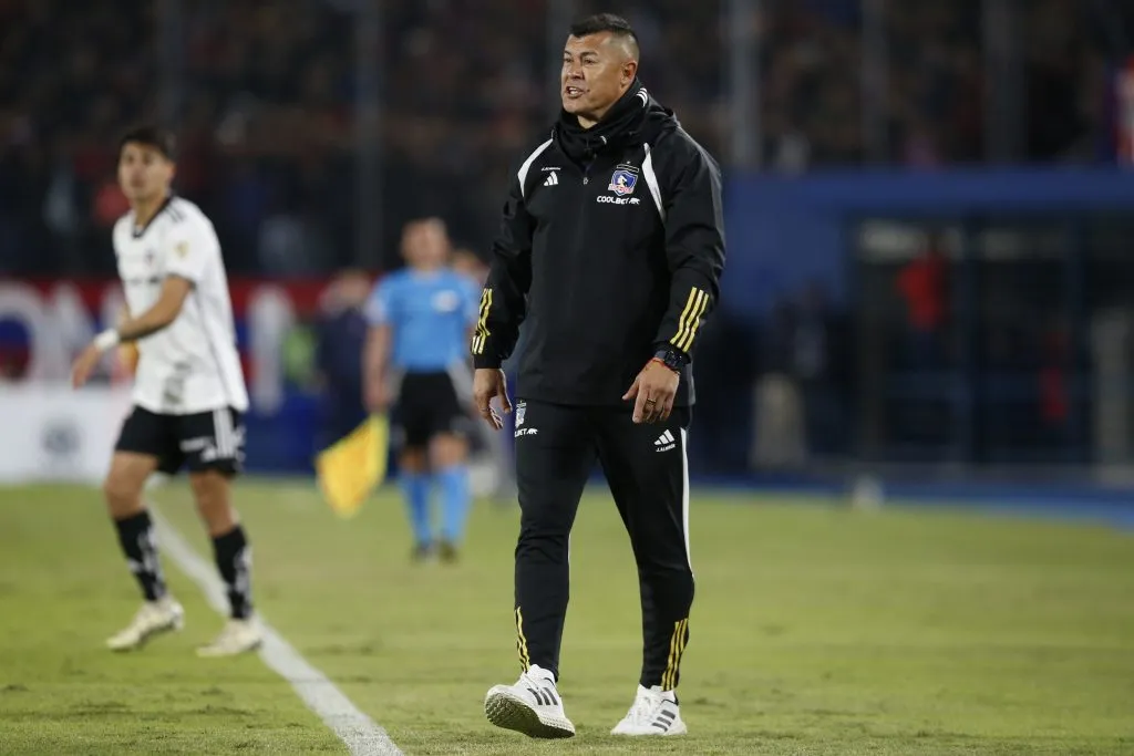 Almirón tiene contrato hasta el 2025 en Colo Colo. Imagen: Photosport.