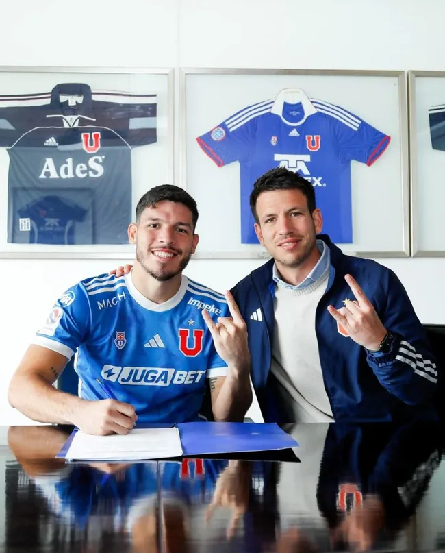 Manuel Mayo junto a Bianneider Tamayo. (Foto: Universidad de Chile).
