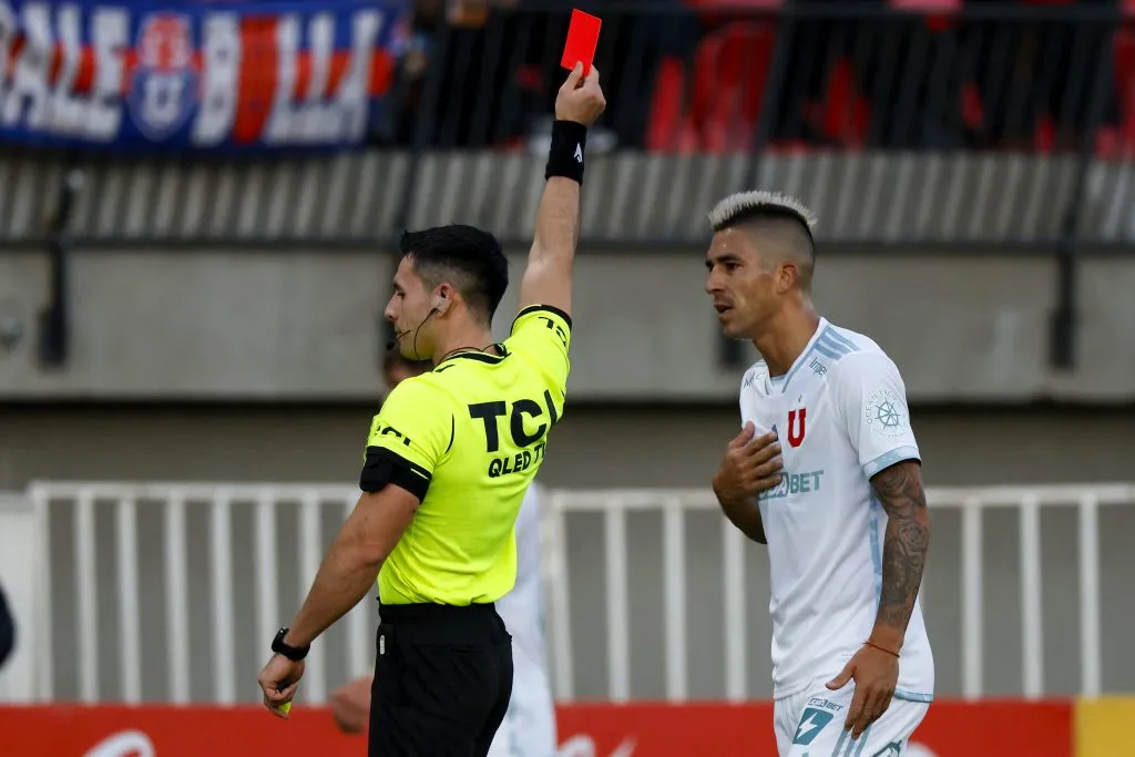 Leandro Fernández fue expulsado en la Copa Chile por la U. Foto: Andres Pina/Photosport