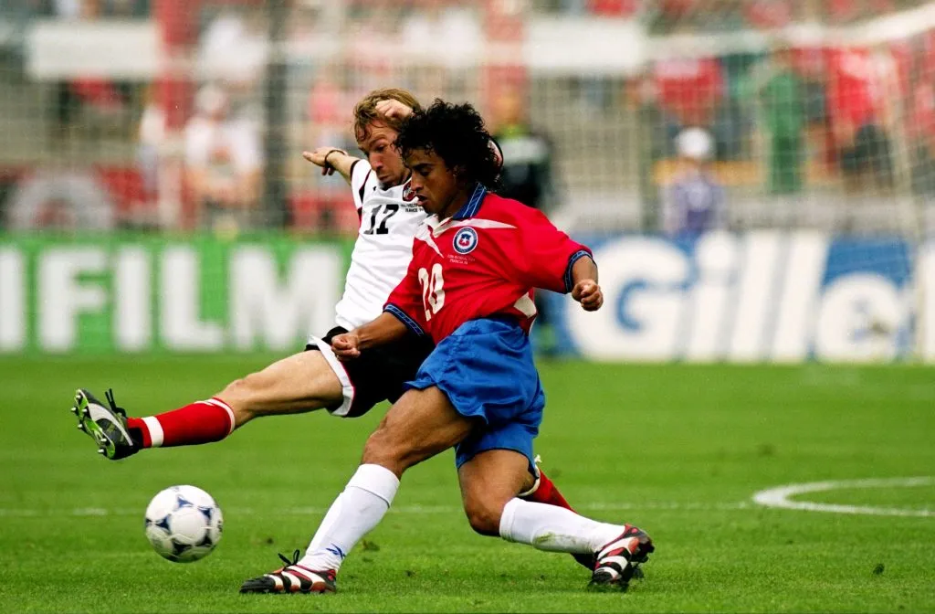 Fabián Estay jugando por la Roja en Francia 1998. Foto: Getty