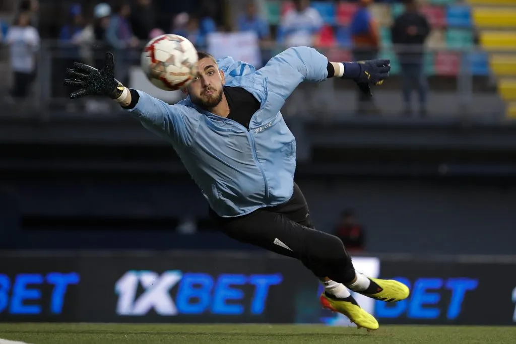 Thomas Gillier suma su segundo partido fuera de la titularidad en la UC. Foto: Felipe Zanca/Photosport