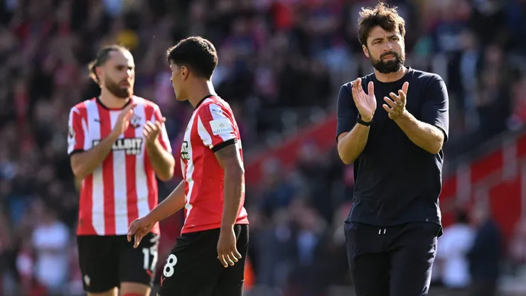 El técnico del Southampton no ha sabido de triunfos en la Premier League y lanzó palos.
