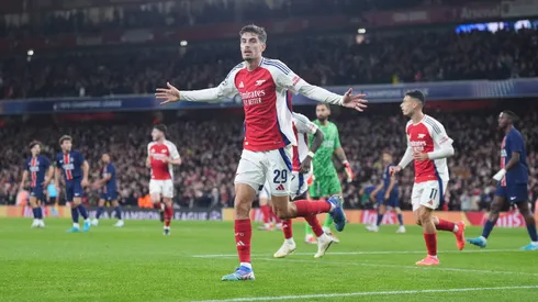Arsenal derrotó al PSG y consiguió su primer triunfo en la Champions League.